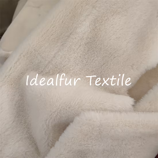 Fourrure d'imitation de lapin lisse et douce